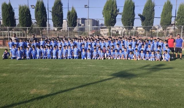 Seyhan Belediyesi Yaz Futbol Okulu'na yoğun ilgi