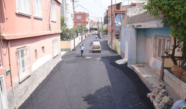 Seyhan'da asfalt seferberliği aralıksız sürüyor