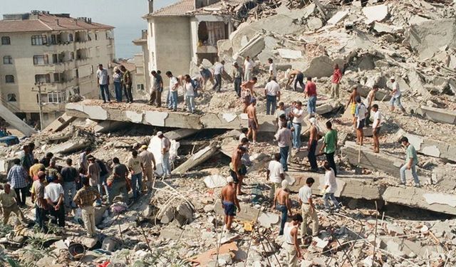 17 Ağustos’ta Türkiye ne yaşadı? Depremde neler oldu, kaç kişi hayatını kaybetti?