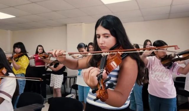 Adana’da 10 farklı branşta ücretsiz sanat eğitimi veriliyor