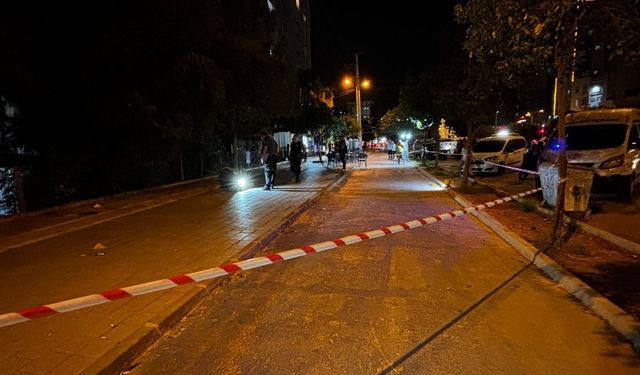 Adana’da kaldırımda yürüyen kişiye silahlı saldırı
