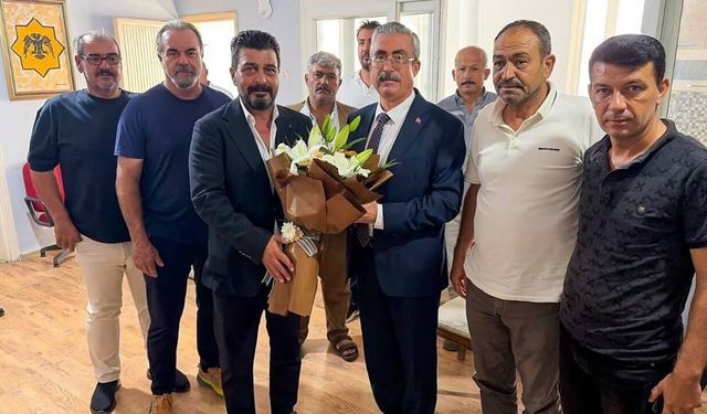 Ali Bedrettin Karataş'tan MHP İlçe Başkanlığı'na tebrik ziyareti