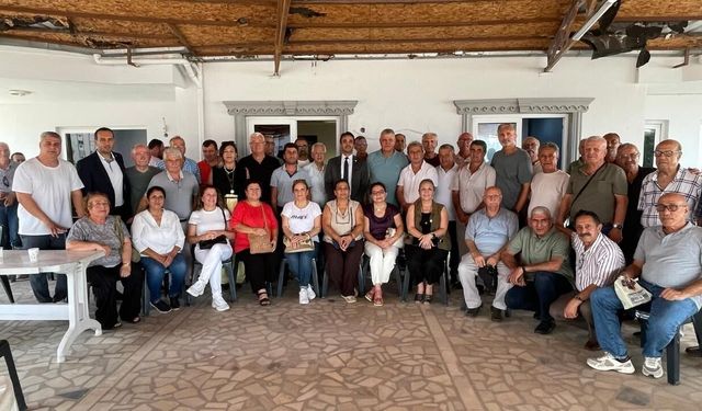 Ayhan Barut, Yeni Parti Çukurova İlçe Başkanlığı'nda partililerle buluştu