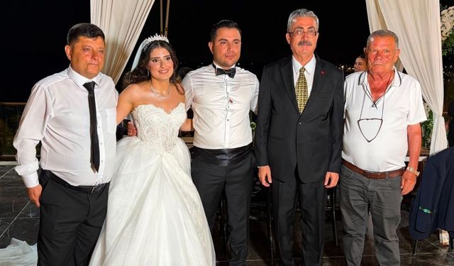 Başkan Karataş, Selen ve Ferhat çiftini yalnız bırakmadı