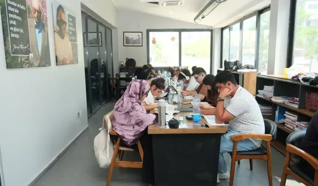 Ceyhan Belediyesi’nden gençlere sınavlara hazırlık için destek