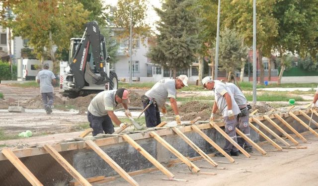 Ceyhan Belediyesi’nden parklara bakım ve yenileme