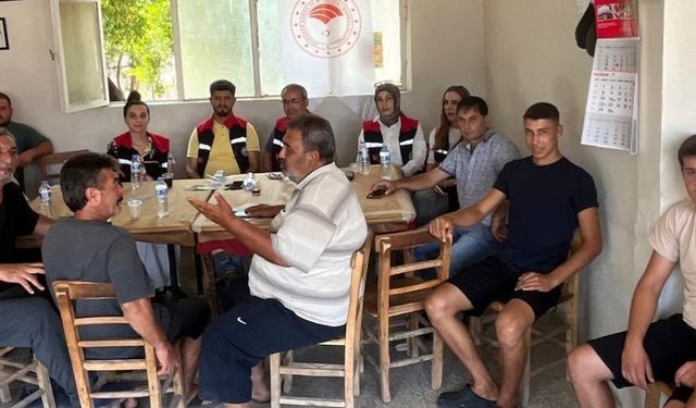 Kozan İlçe Tarım ekipleri Ayşehoca Mahallesi'nde üreticileri bilgilendirdi