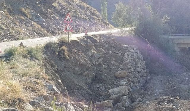 Saimbeyli’de yollar için yoğun mesai