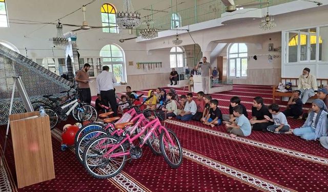Yumurtalık’ta Kur’an-ı Kerim’e geçen öğrencilere bisiklet hediyesi