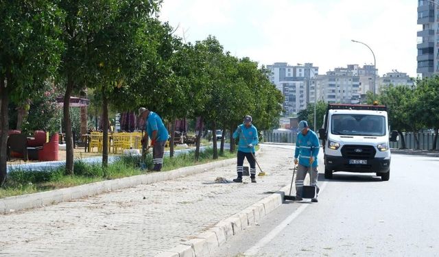 Adana'da cadde ve sokaklar yeniden temizlendi