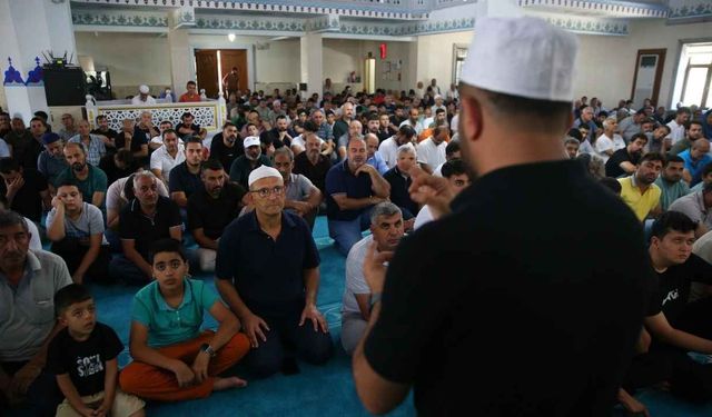 Adana’da işitme engelliler için cuma hutbeleri artık işaret diliyle anlatılıyor