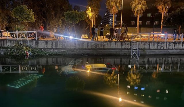 Adana'da kontrolden çıkan otomobil sulama kanalına düştü