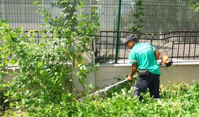 Ceyhan’da temizlik mesaisi sürüyor