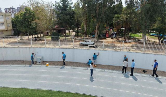 Kozan’da yükümlüler 21 okulu boyadı: 12 milyon liralık katkı