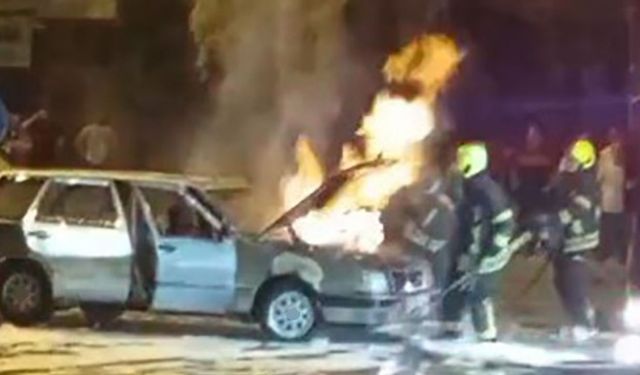 Mersin’de seyir halindeki otomobil alev aldı