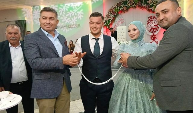 MHP Adana İl Başkanlığı'ndan nişan merasimine katılım