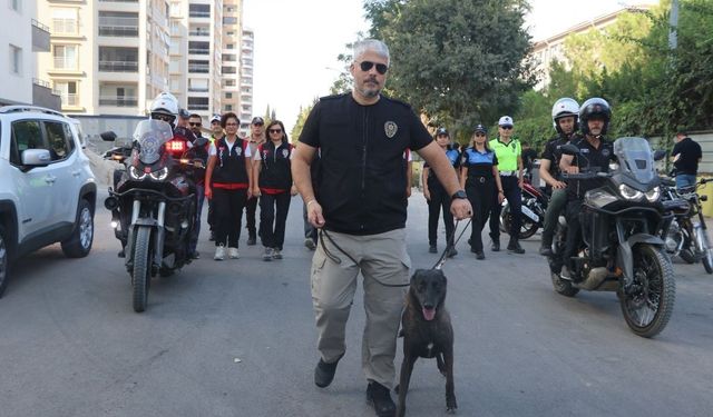Okulların ilk gününde polisten güvenlik uygulaması