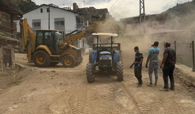 Saimbeyli’de doğal gaz sonrası yollar yenileniyor