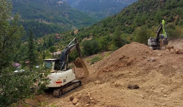 Saimbeyli’de Himmetli Mahallesi’ne yeni halı saha yapılıyor