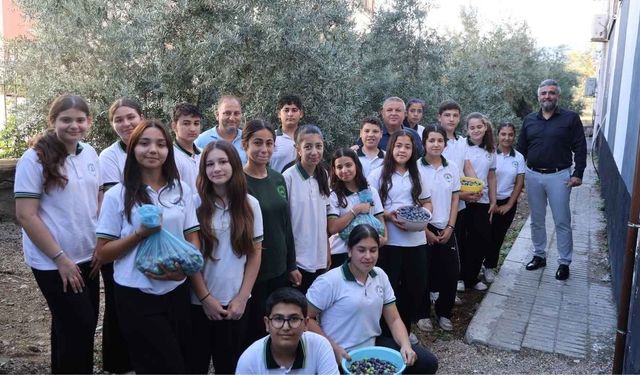 8 yıl sonra aynı ağacın altında buluştular: Çocukluk hatıraları meyve verdi