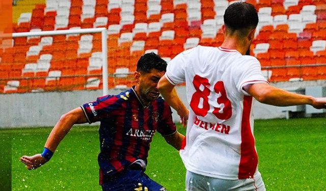 Adanaspor evinde Mersin İdman Yurdu'na 3-0 mağlup oldu