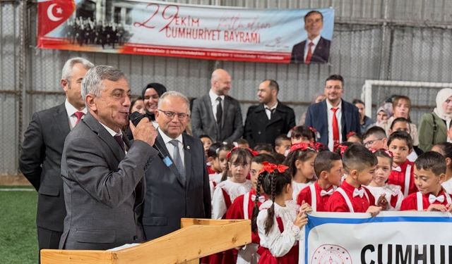 Ahmet Aktürk: Cumhuriyetimizin ışığı daim olsun