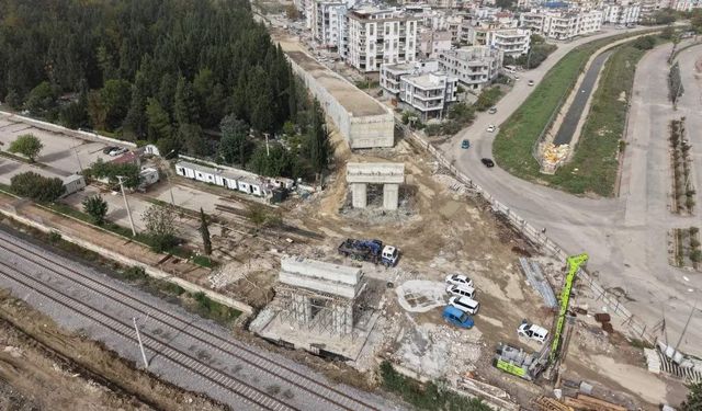 Ceyhan Belediyesi’nin ilk araç üst geçit köprüsü projesinde sona yaklaşıldı