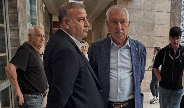 CHP’li Bayram ve Karalar’dan adliye önünde adalet vurgusu