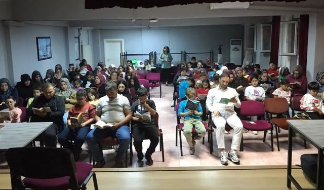 Kozan’da ekranlar kapandı, kitaplar açıldı: Aileler çocuklarıyla okudu