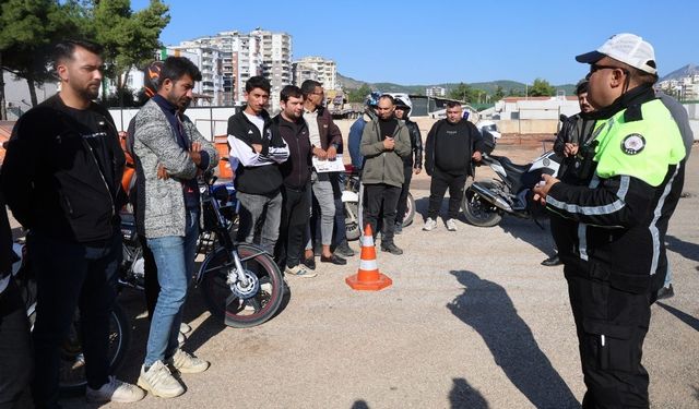 Kozan'da motokuryelere hayati uyarı: Hiçbir paket canınızdan önemli değil!