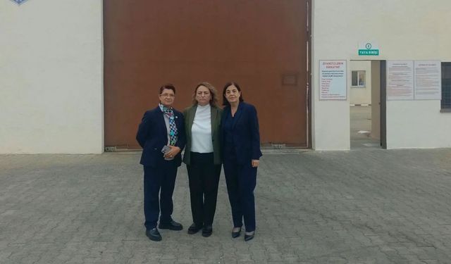 Müzeyyen Şevkin, Oya Tekin’i cezaevinde ziyaret etti