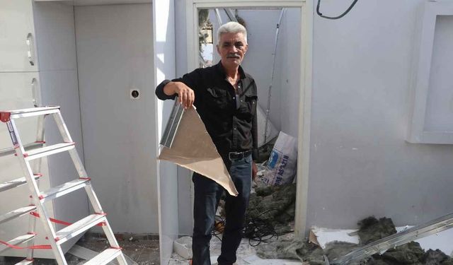 Önce deprem sandılar! Adana'da 30 saniyelik fırtına evin çatısını uçurdu