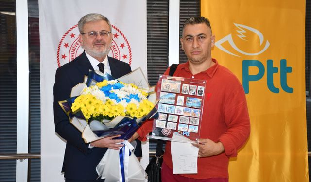 PTT'den 186. yıla özel sürpriz: Sıra fişi 186 numaralı müşteriye çiçek ve pul albümü