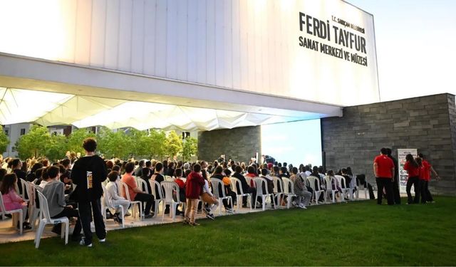 Sarıçam'da Türkiye derecesi elde eden öğrenciler için ödül töreni