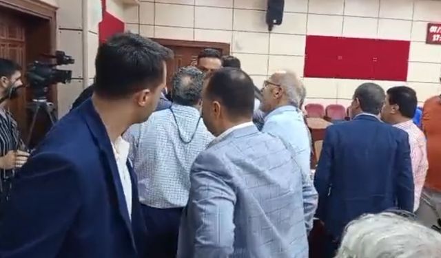Yüreğir Belediye Meclisi’nde CHP’li üyeler arasında “satılık” tartışması