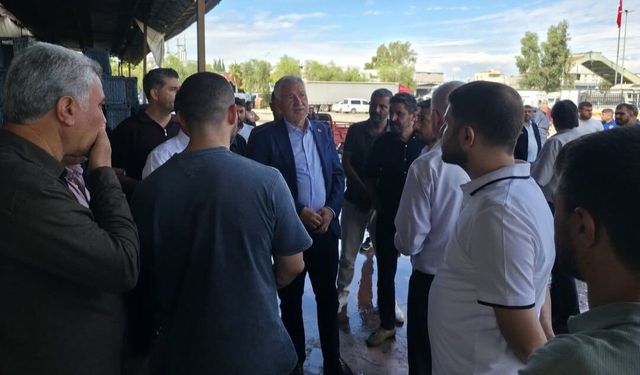 Zeydan Karalar yangından etkilenen hal esnafını ziyaret etti