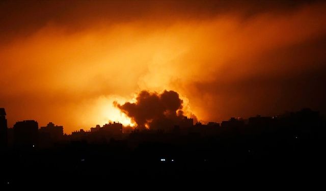 İsrail ordusu Gazze'ye gece boyunca 100 saldırı düzenledi