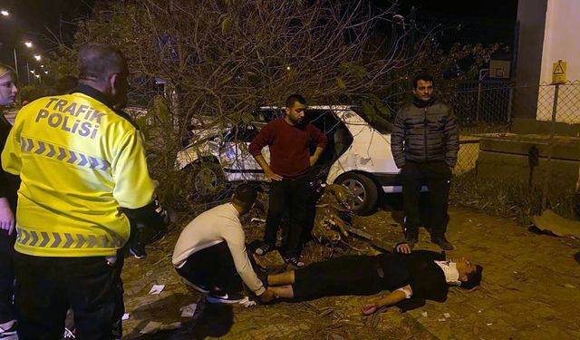 Adana'da iki otomobilin çarpışması sonucu 5 kişi yaralandı