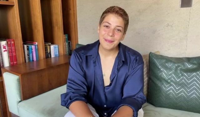 Ünlü şarkıcı konser esnasında sahneden düştü: O anlar kamerada