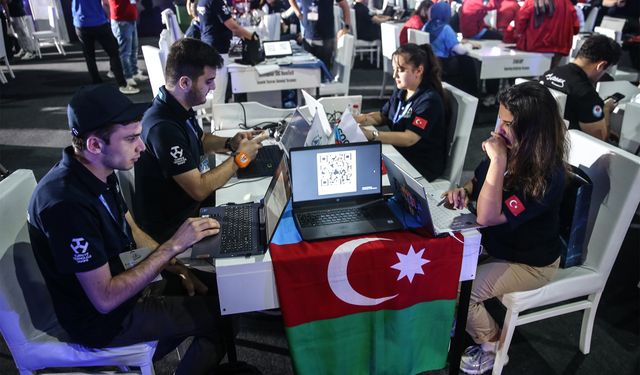 Azerbaycanlı gençlerden akran zorbalığına uğrayanlara anlık destek için "akıllı bileklik"