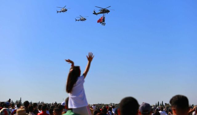 TEKNOFEST'te Polis Özel Harekat ekiplerinin gösterisi nefes kesti