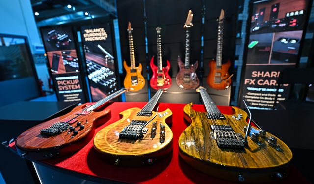 Müzisyen Cem Köksal hobi olarak başladığı gitar üretiminde dünyaya açılıyor