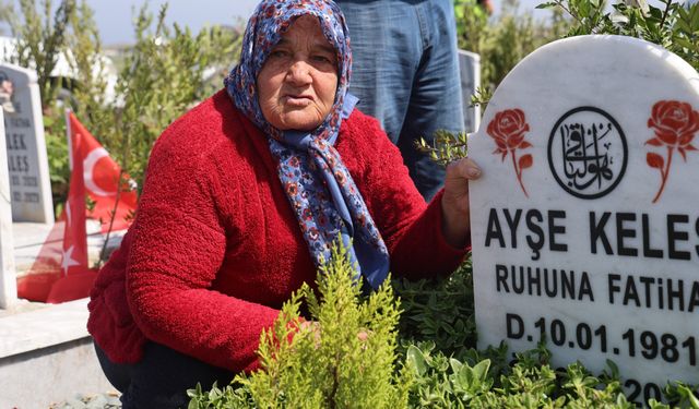 Deprem mezarlığında gözyaşlarıyla geçen Ramazan Bayramı