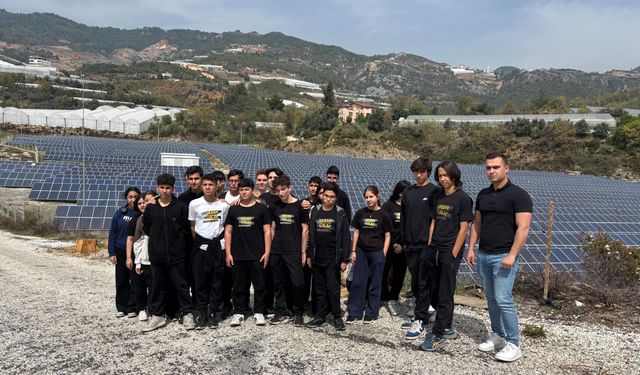 Alanyalı öğrenciler güneş enerjisi üretimini yerinde gördü