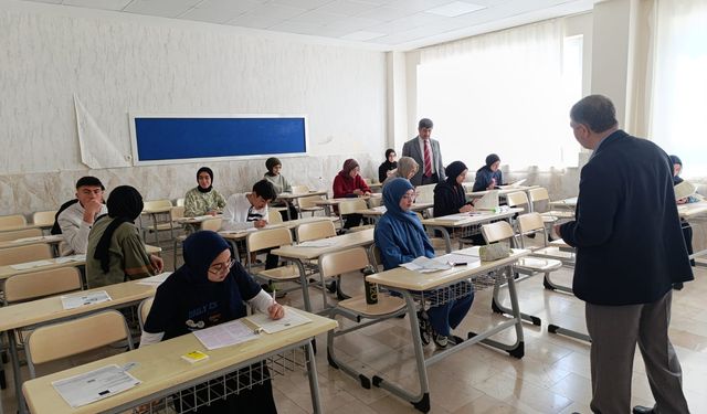 Öğrenciler için umre ödüllü bilgi yarışması düzenlendi