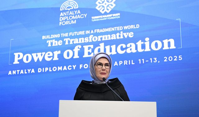Emine Erdoğan, ADF'de "Ayrışan Dünyada Geleceği İnşa Etmek: Eğitimin Dönüştürücü Gücü Paneli'ne katıldı 