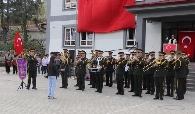 Adana'dan gelen askeri bando takımı, Kahramanmaraş'ta konser verdi