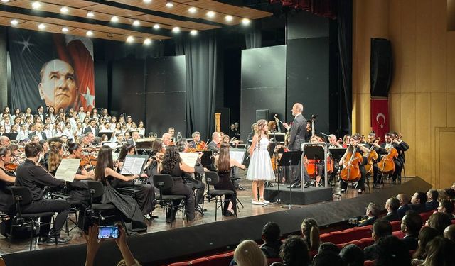 Antalya Devlet Senfoni Orkestrası çocuklara özel konser verdi