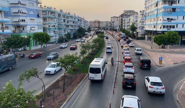 Antalya'da motorlu kara taşıtları sayısı 1 milyon 594 bin 194 oldu