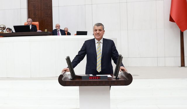 Ayhan Barut'tan sağlık tepkisi: "Emek, hizmet ve kalitede değil sorunlarda birinciyiz"